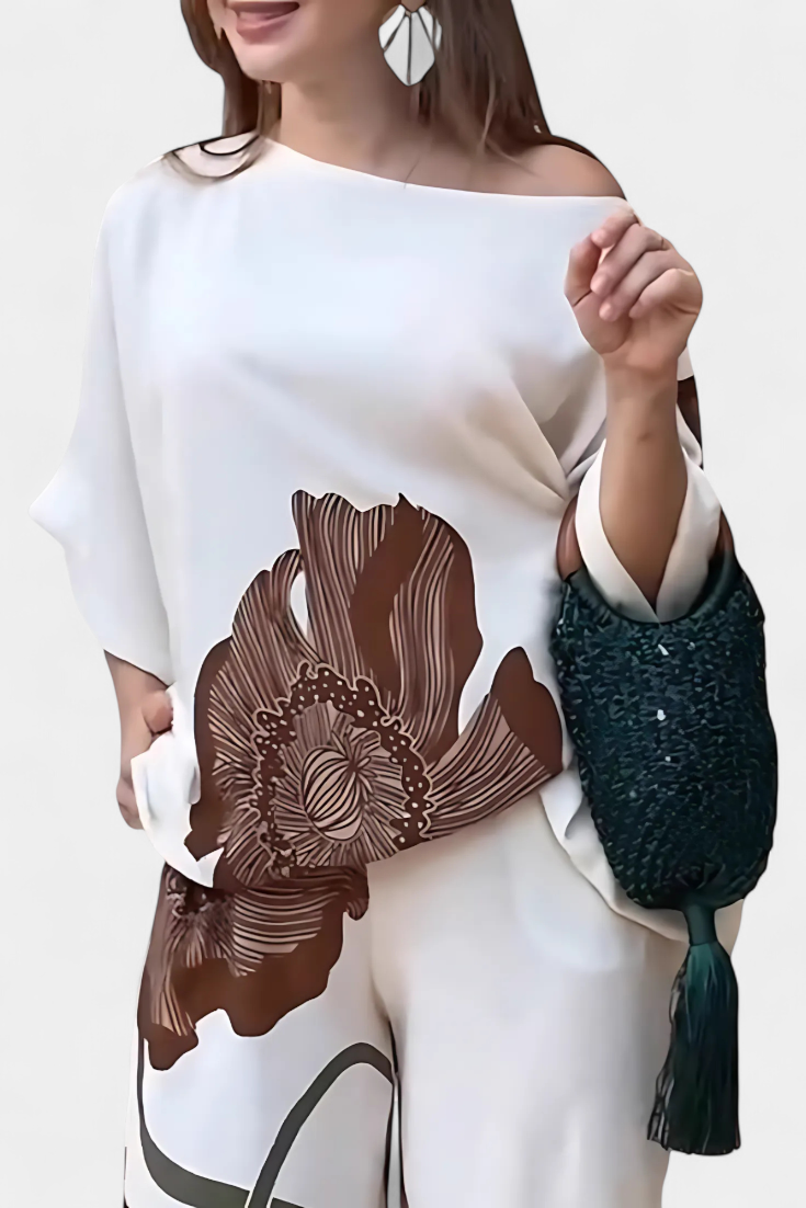 Sybella Completo Floreale di Due Pezzi con Spalla Scoperta e Pantaloni Dritti