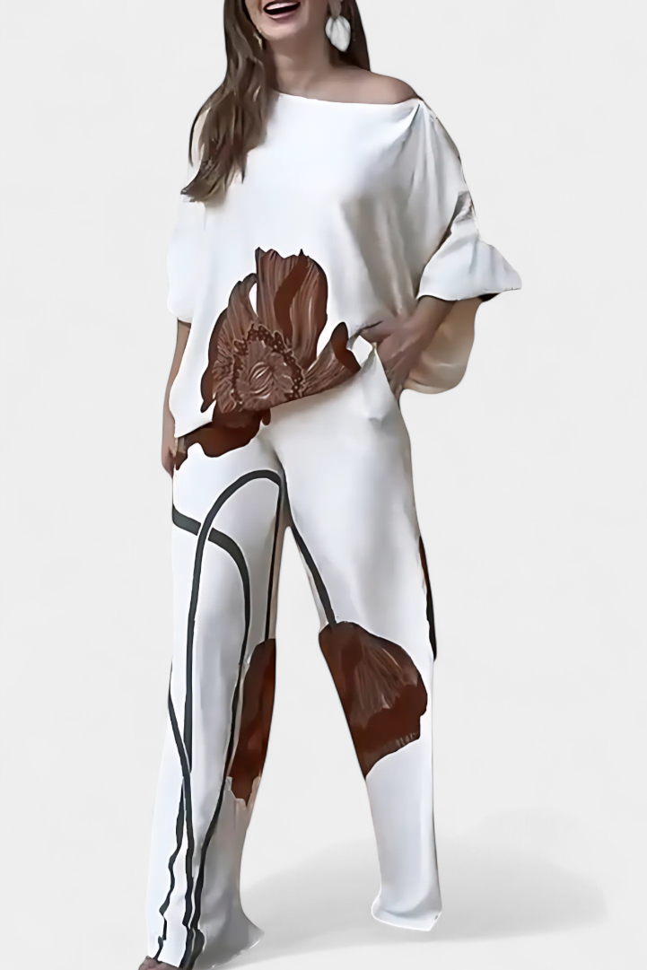 Sybella Completo Floreale di Due Pezzi con Spalla Scoperta e Pantaloni Dritti