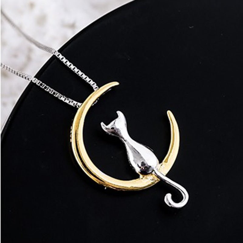 Collana elegante con luna crescente e gatto