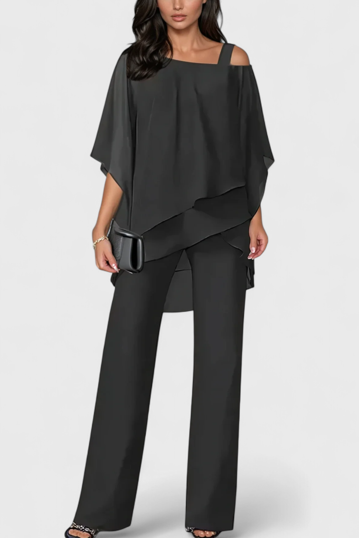 Kitty Set di Due Pezzi con Spalle Scoperte e Silhouette Fluttuante